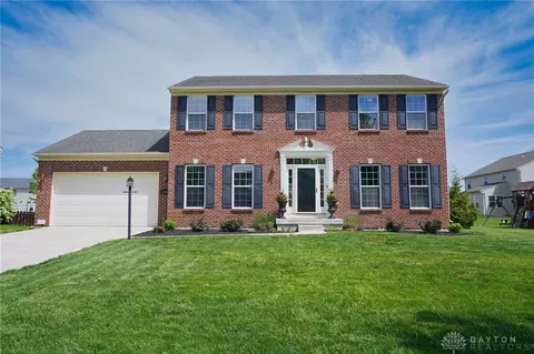1924 S Red Robin Dr, Xenia, OH 45385