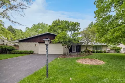 905 Fernshire Dr, Dayton, OH 45459