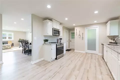 6026 Waterloo Rd, Washington Township, OH 45459 photo 9