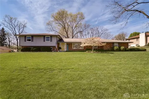 7655 Rolling Oak Dr, Centerville, OH 45459 photo 2