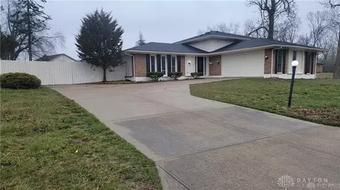 3301 Highcrest Ct, Dayton, OH 45405