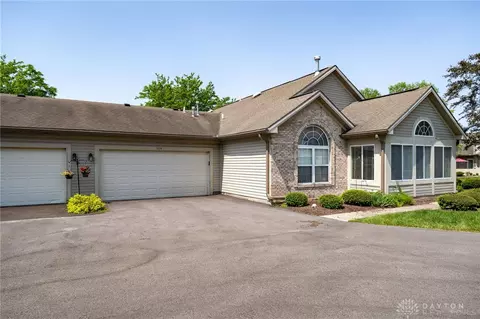 3024 Willow Run Cir, Enon, OH 45323