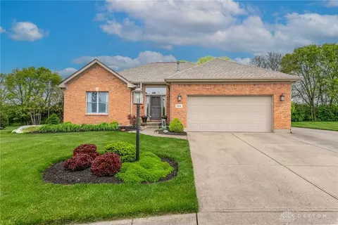 196 Crown Point Mdws, Dayton, OH 45458