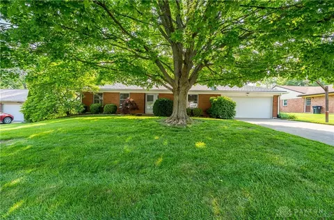 718 Clareridge Ln, Dayton, OH 45458