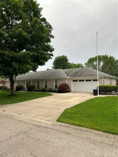 1050 Hyde Park Dr, Dayton, OH 45429