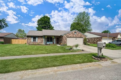 8939 Cedargate Pl, Huber Heights, OH 45424