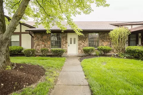 804 Pine Needles Dr, Dayton, OH 45458