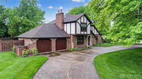 9301 Streamview Ct, Dayton, OH 45458