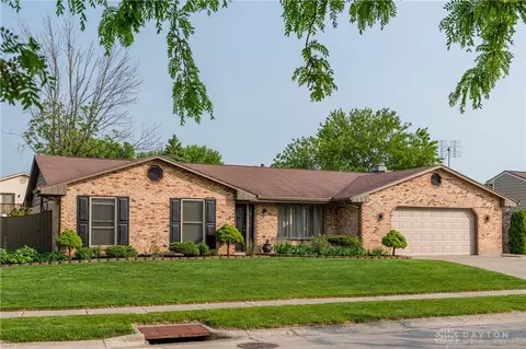 1934 Robinhood Dr, Miamisburg, OH 45342