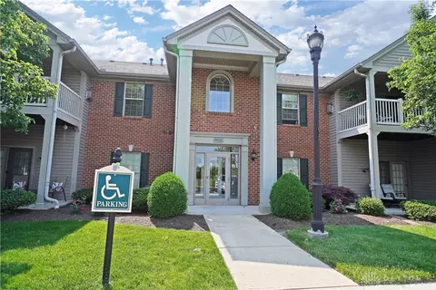 8021 Pinnacle Point Dr #201, West Chester, OH 45069