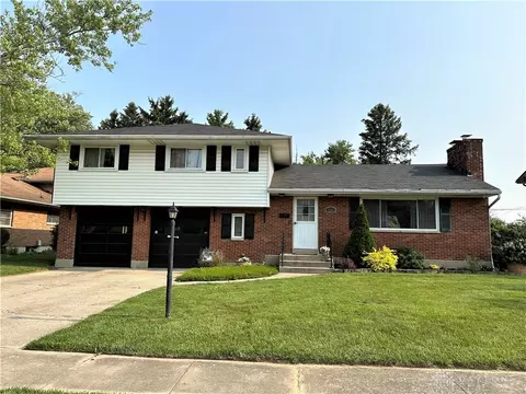 785 Lovetta Dr, Kettering, OH 45429