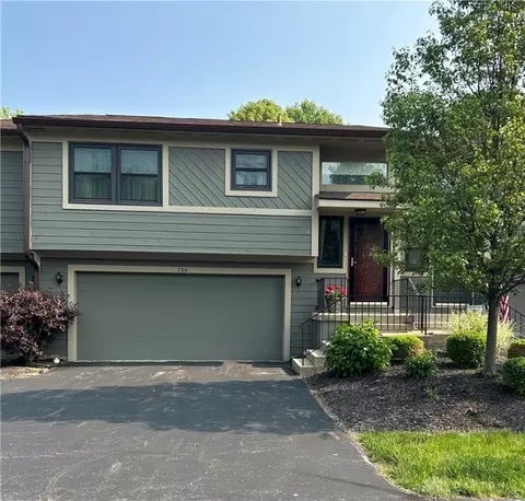 729 Hidden Valley Ct, Fairborn, OH 45324