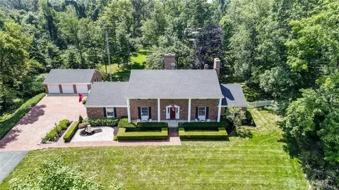 2345 Kemp Rd, Dayton, OH 45431