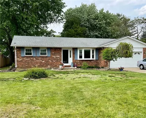8280 Meadowlark Dr, Carlisle, OH 45005