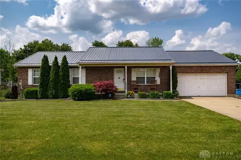 6033 Sean Cir, Blanchester, OH 45107