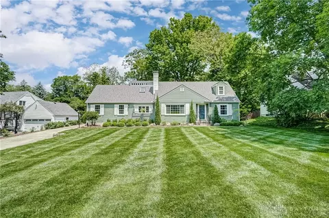 27 Forrer Rd, Oakwood, OH 45419