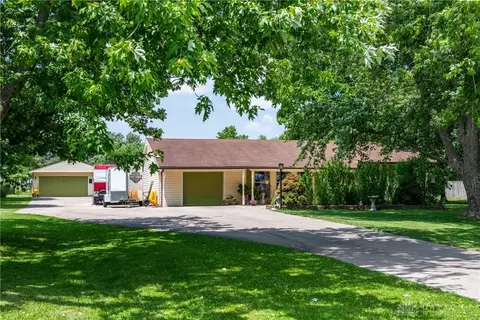 1221 Helke Rd, Vandalia, OH 45377