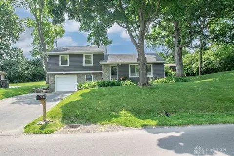 122 Ironwood Dr, West Carrollton, OH 45449