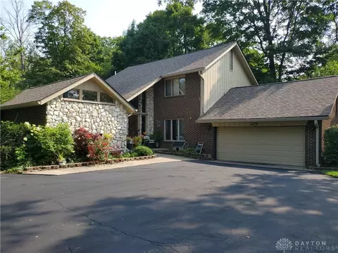 12773 Air Hill Rd, Brookville, OH 45309