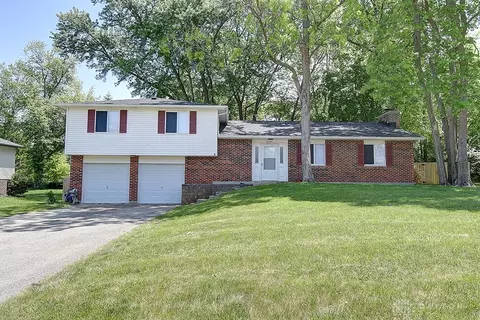 2073 Entrada Dr, Dayton, OH 45431