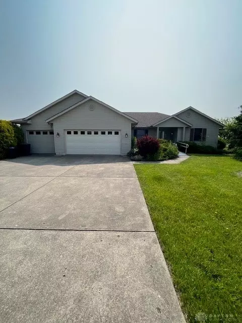 3494 Ashbury Ln, Springfield, OH 45502
