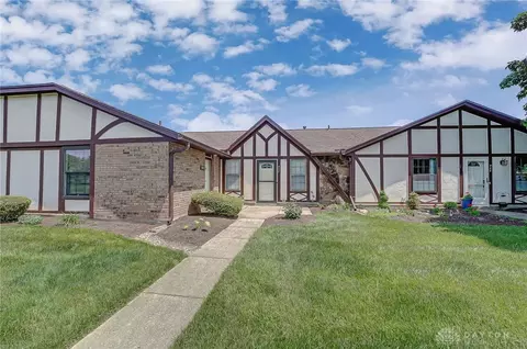 957 Pine Needles Dr, Dayton, OH 45458
