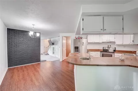 5911 Gloucester Ct, Dayton, OH 45440 photo 12