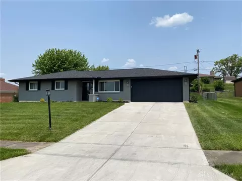 4329 Drowfield Dr, Dayton, OH 45426