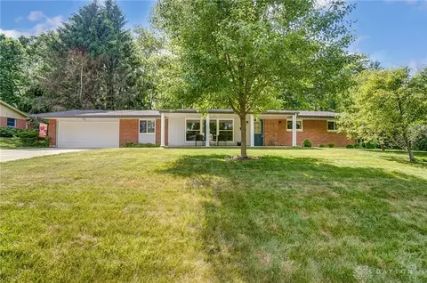 2465 Periwinkle Dr, Bellbrook, OH 45305