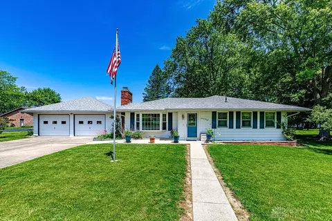 198 Lakengren Dr, Eaton, OH 45320
