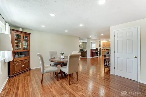 35 Roundtree Ct, Springboro, OH 45066 photo 2