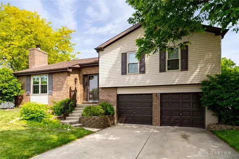 1031 Newpark Dr, Englewood, OH 45322