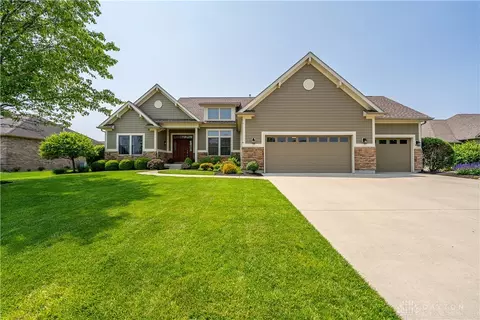 985 Rosewood Creek Dr, Troy, OH 45373