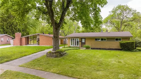 4 Mario Dr, Dayton, OH 45426