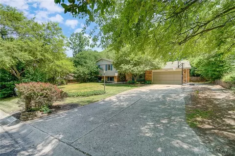 3765 Frostwood Dr, Beavercreek, OH 45430