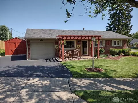 106 Quinby Ln, Dayton, OH 45432