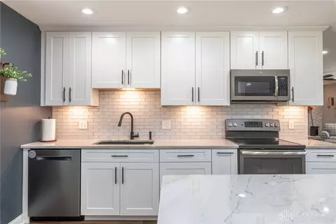 2273 Whispering Willow Cir, Kettering, OH 45440 photo 7