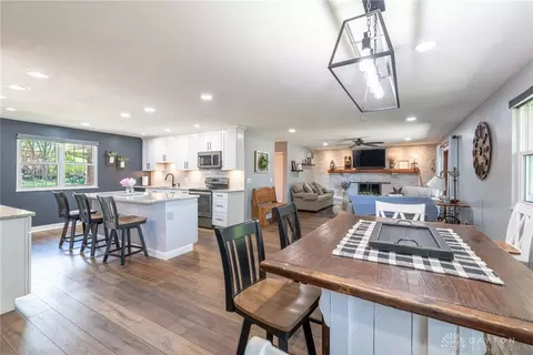 2273 Whispering Willow Cir, Kettering, OH 45440 photo 3