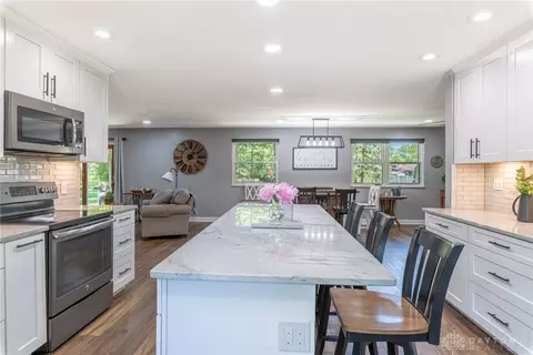 2273 Whispering Willow Cir, Kettering, OH 45440 photo 6