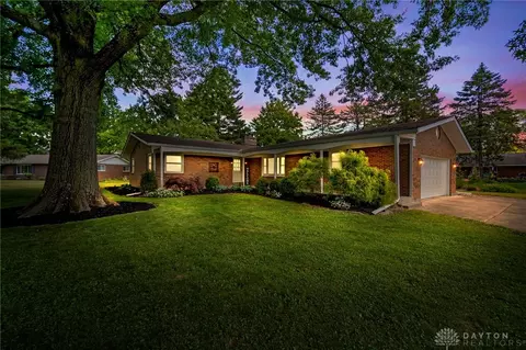 6450 Sweet Briar Ln, Dayton, OH 45459