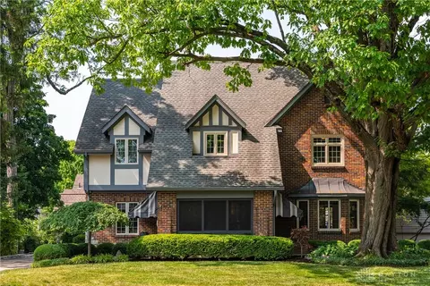 239 Spirea Dr, Oakwood, OH 45419