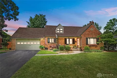 111 Castle Dr, Dayton, OH 45429