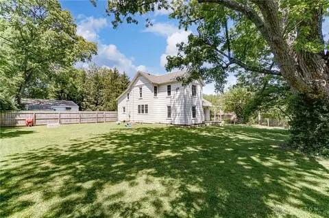 16 Windmere Dr, Troy, OH 45373