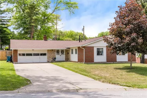 833 Twin Oaks Dr, Dayton, OH 45431