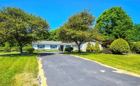 2361 Lakeview Dr, Bellbrook, OH 45305