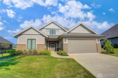 1381 Highland Ln, Xenia, OH 45385