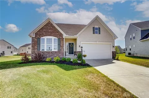 106 Regatta Park Dr, Fairborn, OH 45324