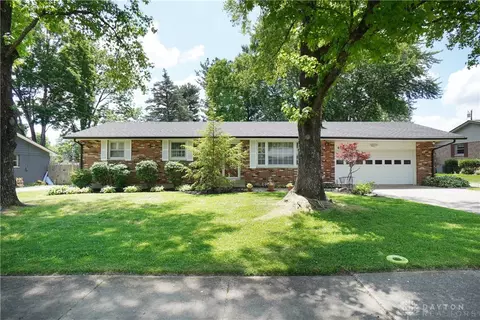 653 Robindale Dr, Waynesville, OH 45068