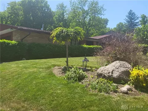 220 Hornwood Dr, Dayton, OH 45405