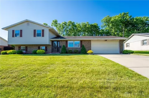 640 Hathaway Trl, Tipp City, OH 45371